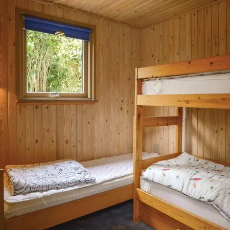 بيت للعطل Three-bedroom Holiday In *